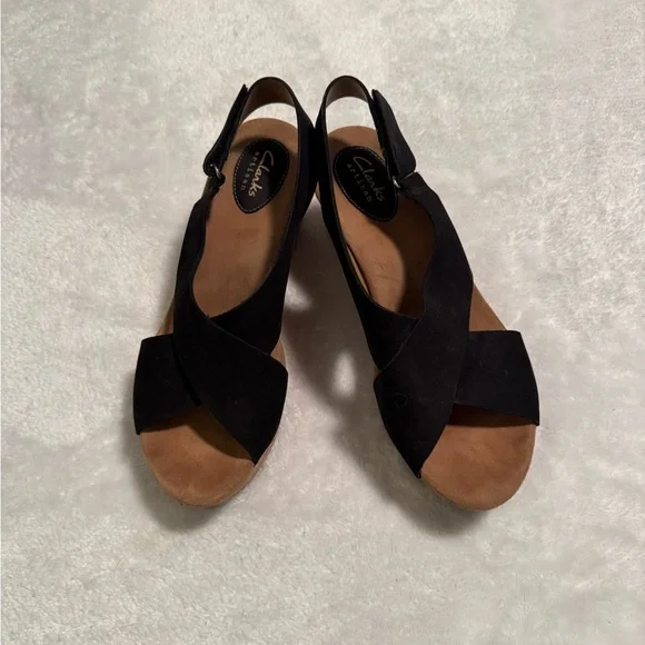 Clarks Women's Black and Tan Sandals - Picture 4 of 11